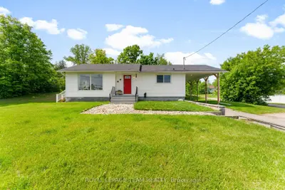 Detached in Greater Madawaska