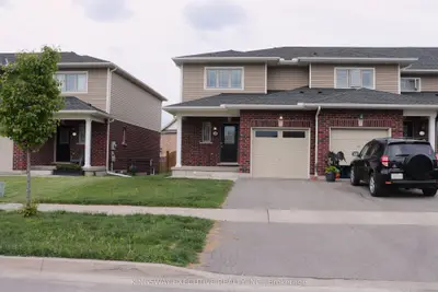Att/Row/Townhouse in St. Catharines