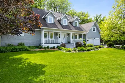 Detached in Perth