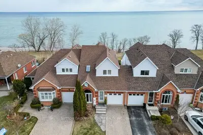 Att/Row/Townhouse in Grimsby