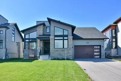 Detached in Blue Mountains