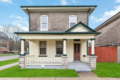Detached in Brantford