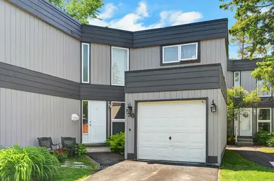 Condo Townhouse in Blackburn Hamlet