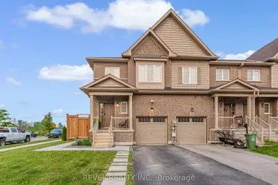 Att/Row/Townhouse in Hamilton