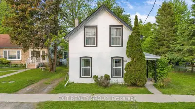 Detached in Marmora and Lake