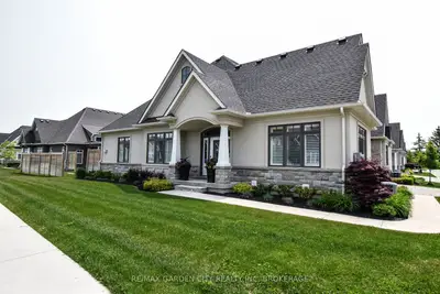 Condo Townhouse in Fort Erie