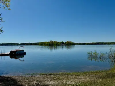 Detached in Mapleton