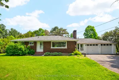 Detached in Blossom Park - Airport and Area