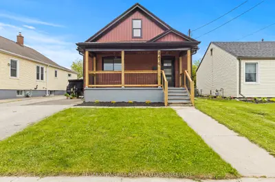 Detached in Niagara Falls