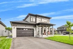 Detached in Russell