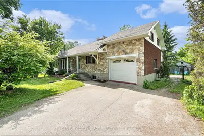 Detached in Montague