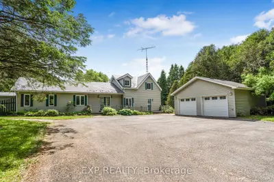 Detached in Champlain