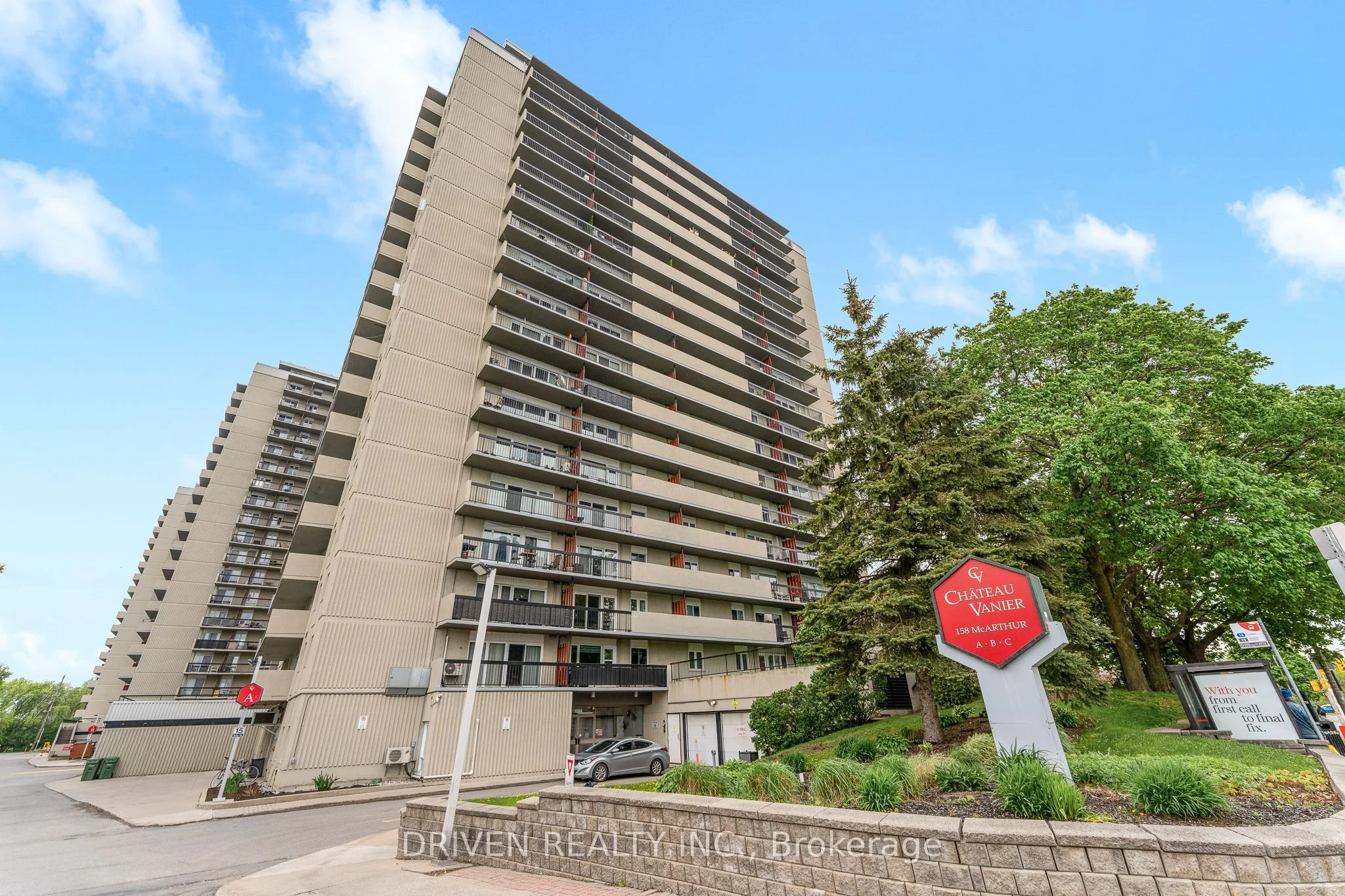 158A McArthur Avenue 404, Vanier and Kingsview Park, ON K1L 7E7