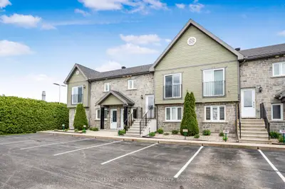 Condo Townhouse in Hawkesbury