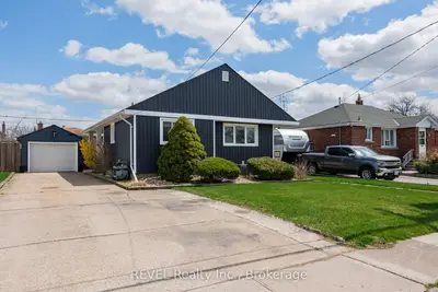 Detached in Thorold