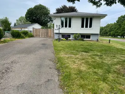 Detached in Niagara Falls