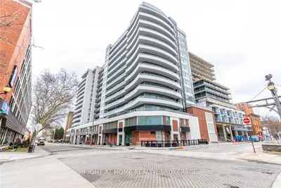 Condo Apartment in Hamilton