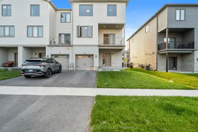 Att/Row/Townhouse in Prince Edward County