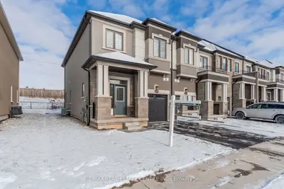 Att/Row/Townhouse in Brantford