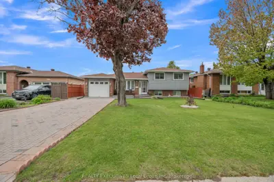 Detached in North Bay