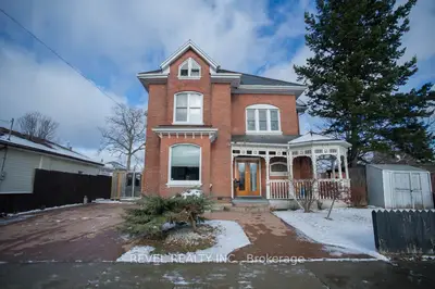 Triplex in Brantford