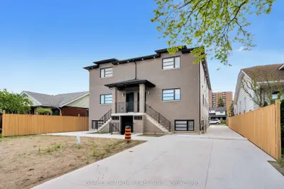 Att/Row/Townhouse in Windsor