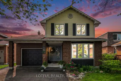Detached in Orleans - Convent Glen and Area