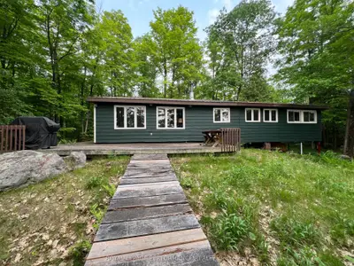 Detached in Lanark Highlands