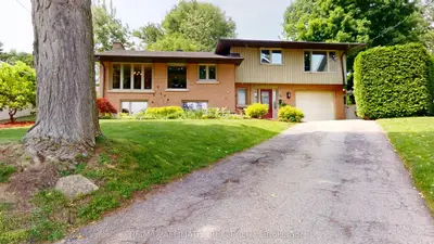 Detached in Brockville