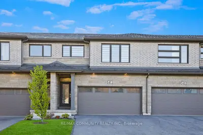 Att/Row/Townhouse in Niagara Falls