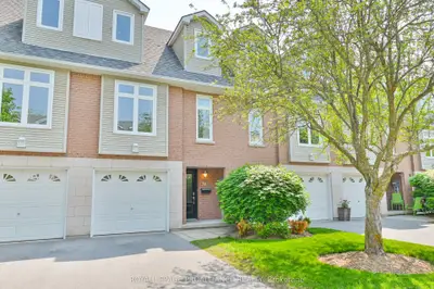 Condo Townhouse in Belleville