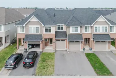 Att/Row/Townhouse in Blossom Park - Airport and Area