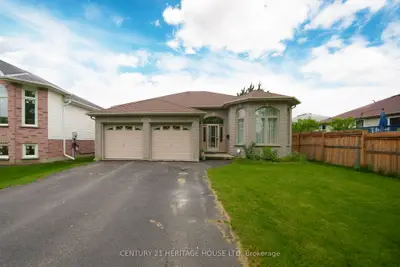 Detached in Brantford