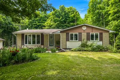 Detached in Champlain