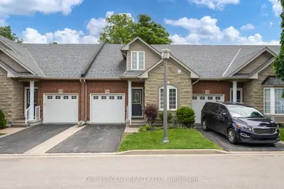 Condo Townhouse in Hamilton