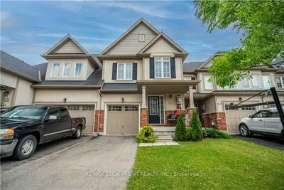 Att/Row/Townhouse in Hamilton