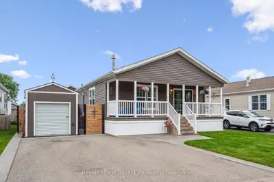 Detached in Puslinch