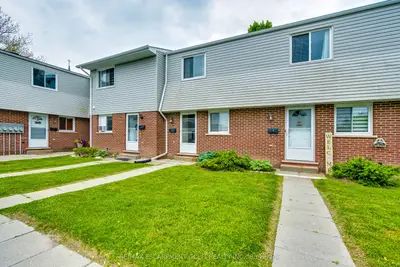 Condo Townhouse in Welland