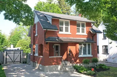 Detached in Woodstock