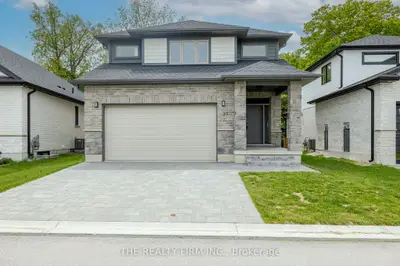 Detached Condo in Strathroy-Caradoc