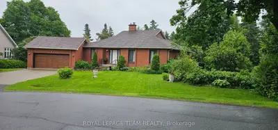 8 Swans Way S, Beacon Hill North - South and Area, ON K1J 8X2