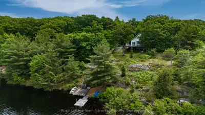 Detached in Carling