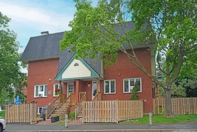 Condo Townhouse in Bells Corners and South to Fallowfield