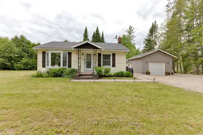 Detached in Laurentian Hills