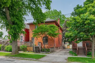 Detached in Brantford