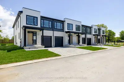 Att/Row/Townhouse in Strathroy-Caradoc