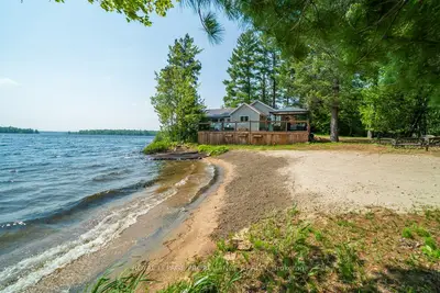 Detached in Addington Highlands