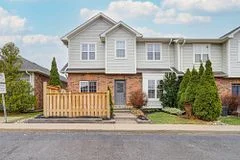 Condo Townhouse in Hamilton
