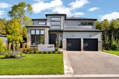 Detached in Blue Mountains