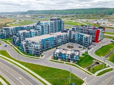 Condo Apartment in Grimsby